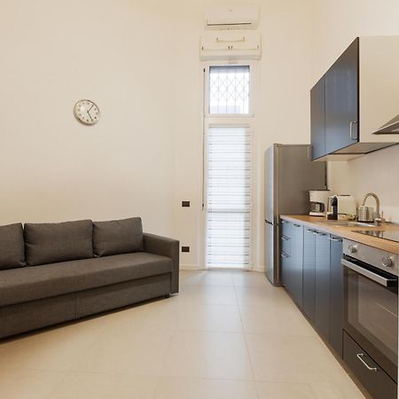 Apartamento Cozy Corner With Balcony And Private Garage! Milán Exterior foto