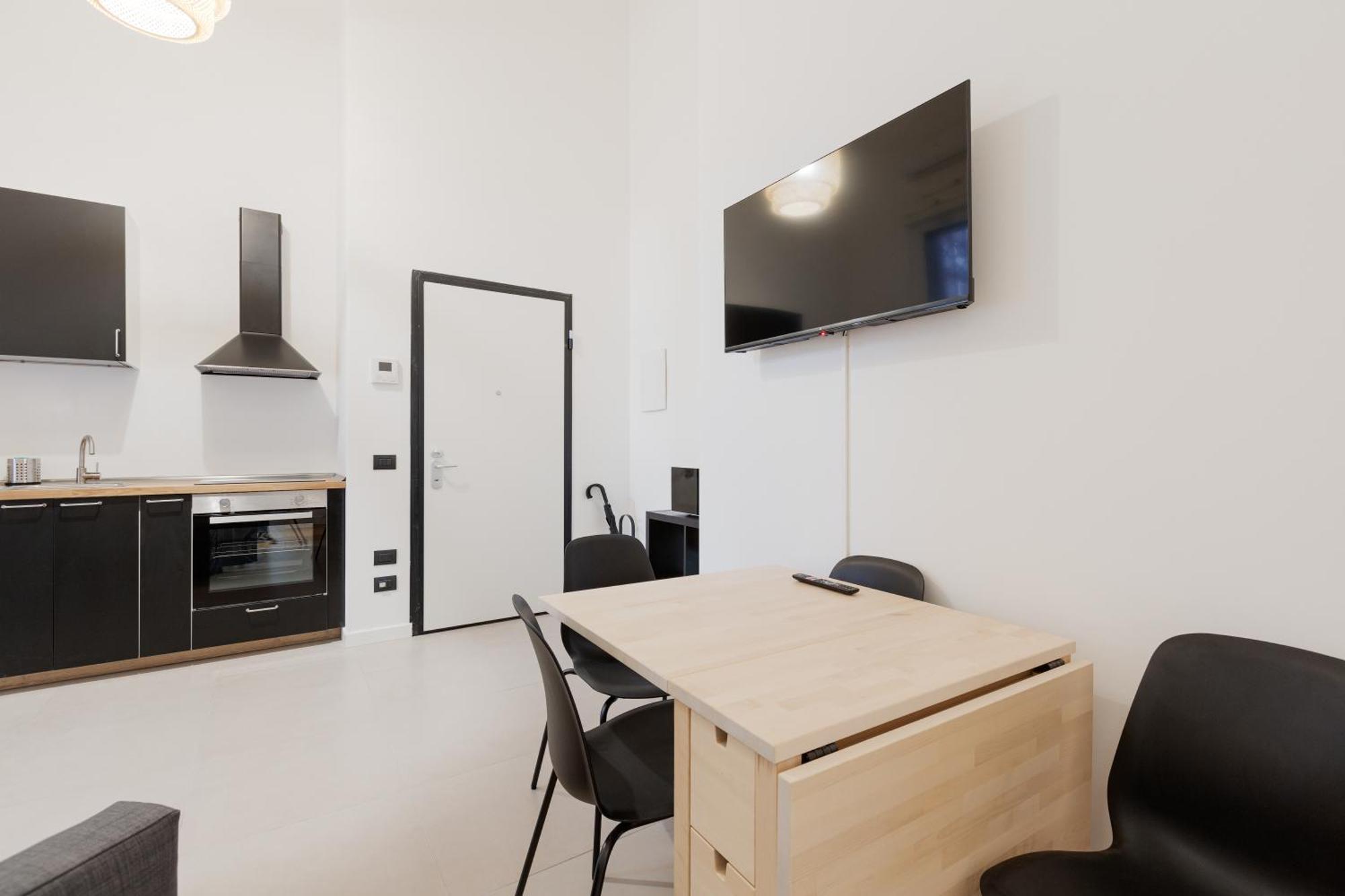 Apartamento Cozy Corner With Balcony And Private Garage! Milán Exterior foto