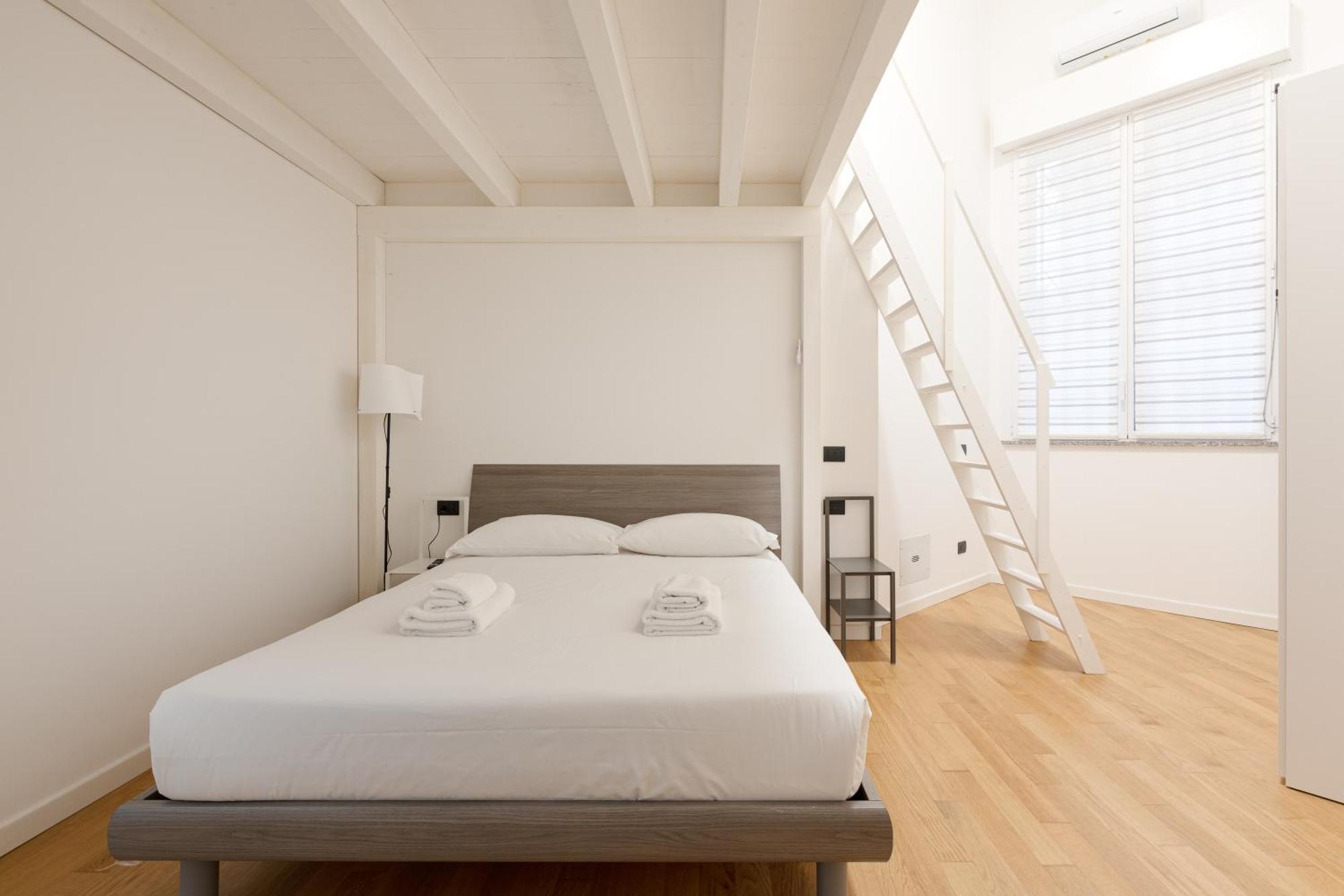 Apartamento Cozy Corner With Balcony And Private Garage! Milán Exterior foto