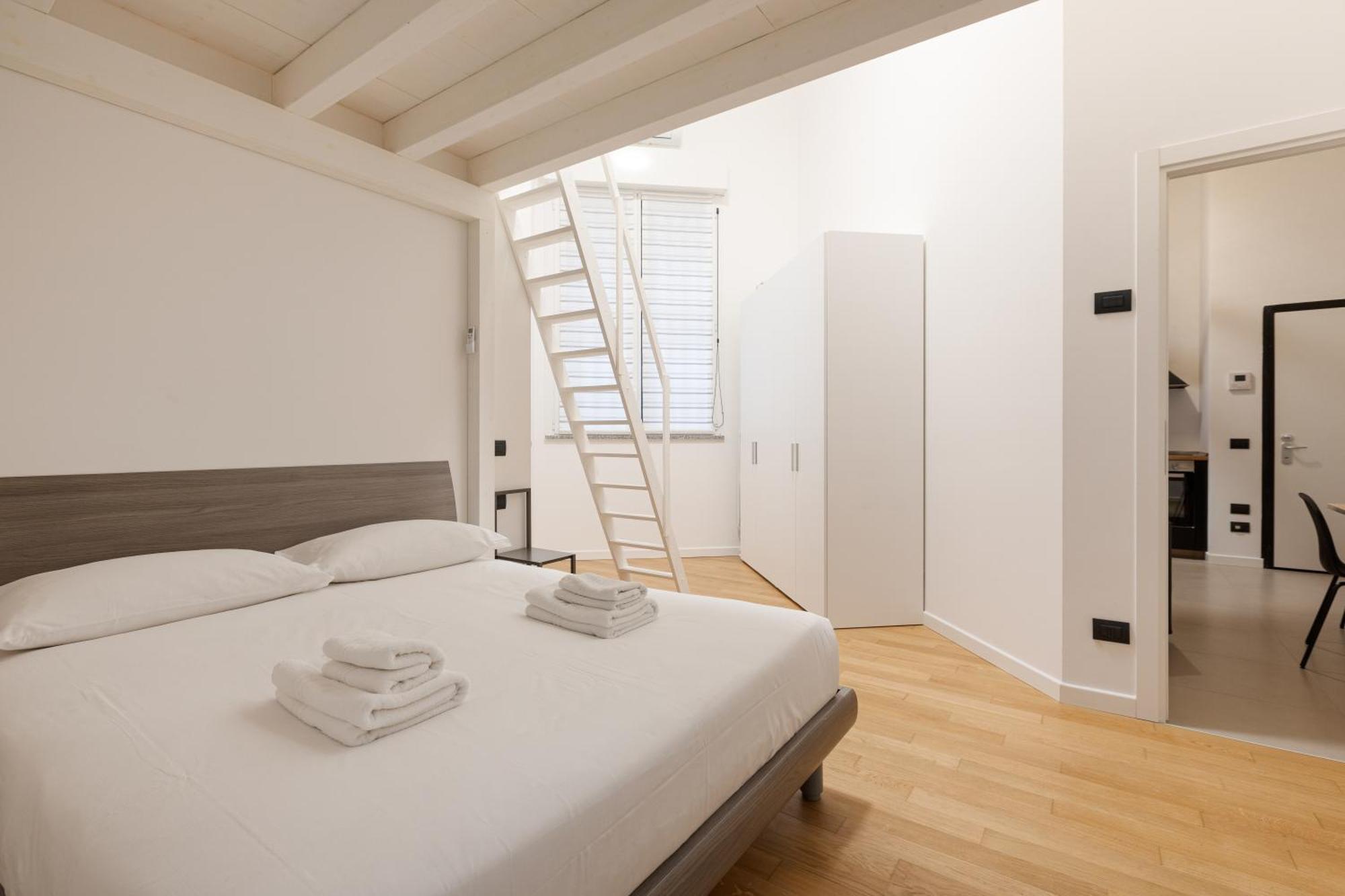 Apartamento Cozy Corner With Balcony And Private Garage! Milán Exterior foto