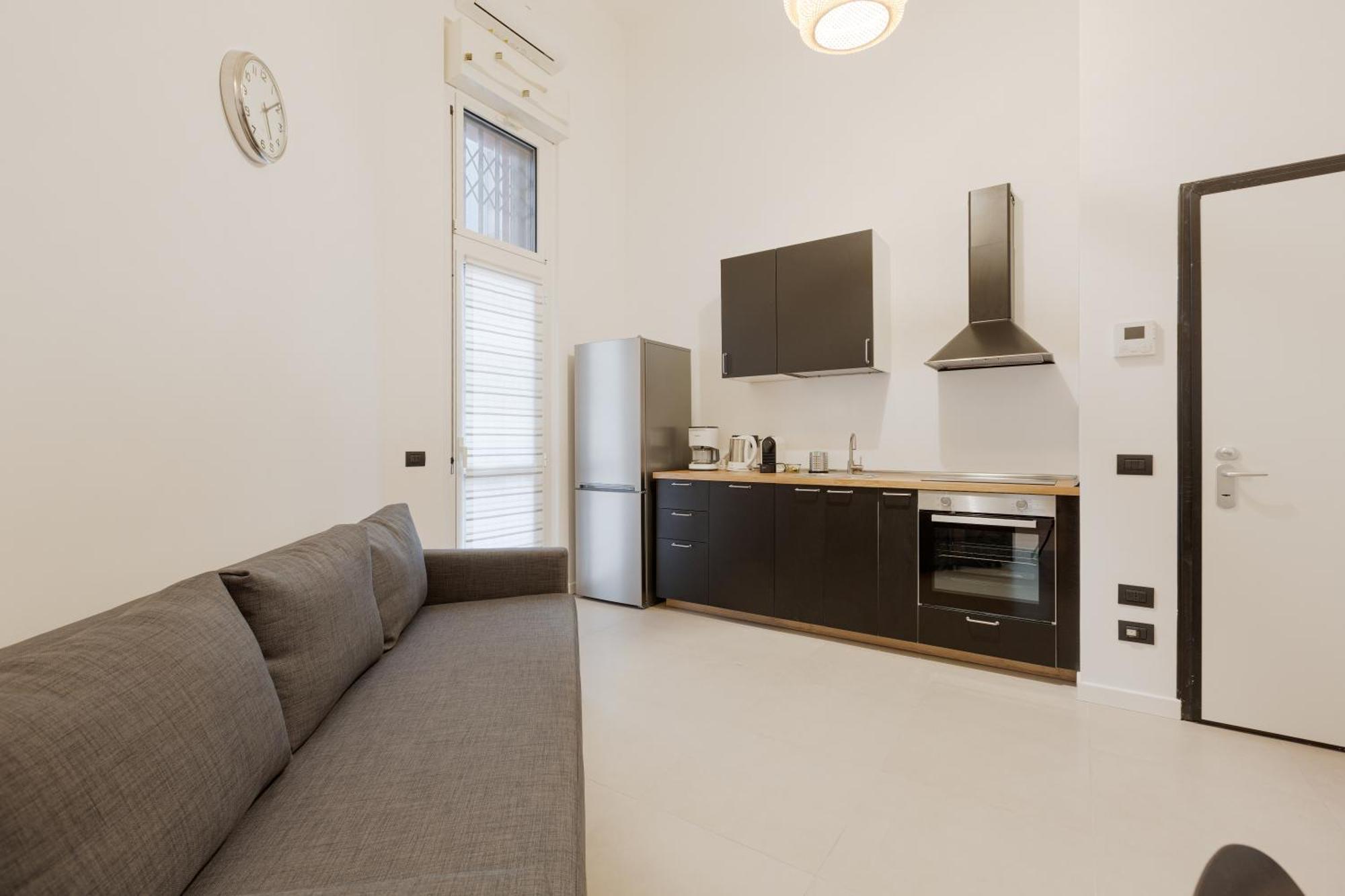 Apartamento Cozy Corner With Balcony And Private Garage! Milán Exterior foto