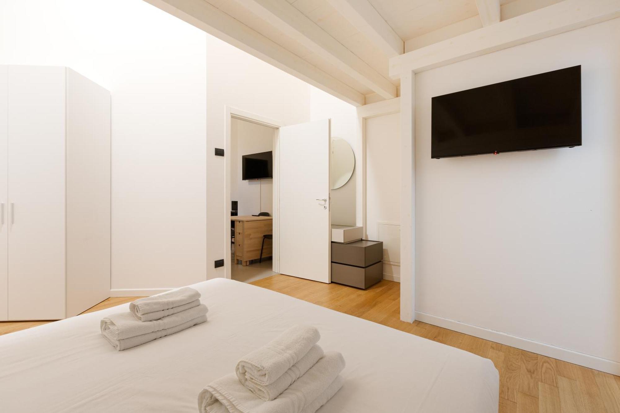 Apartamento Cozy Corner With Balcony And Private Garage! Milán Exterior foto