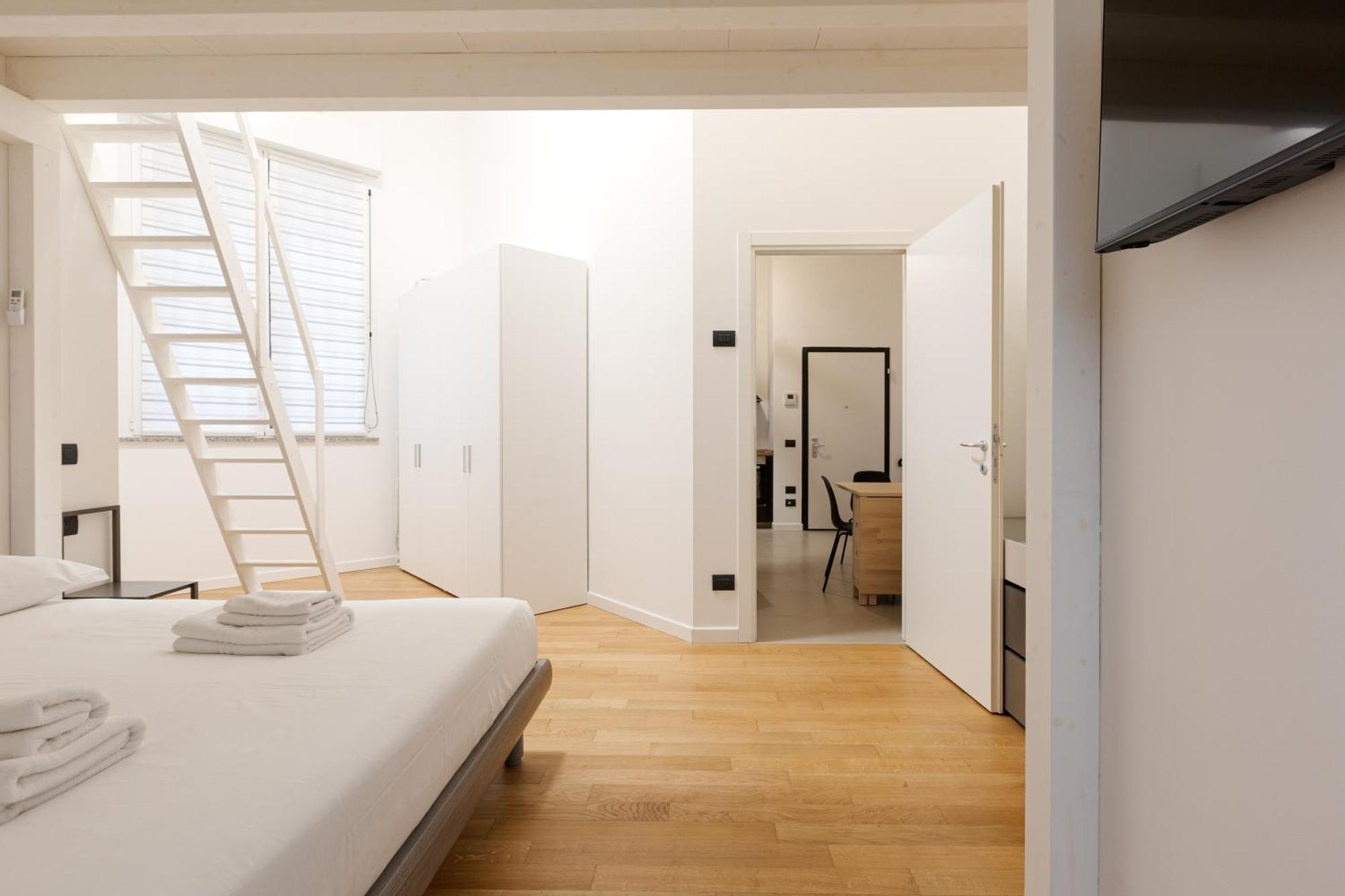 Apartamento Cozy Corner With Balcony And Private Garage! Milán Exterior foto
